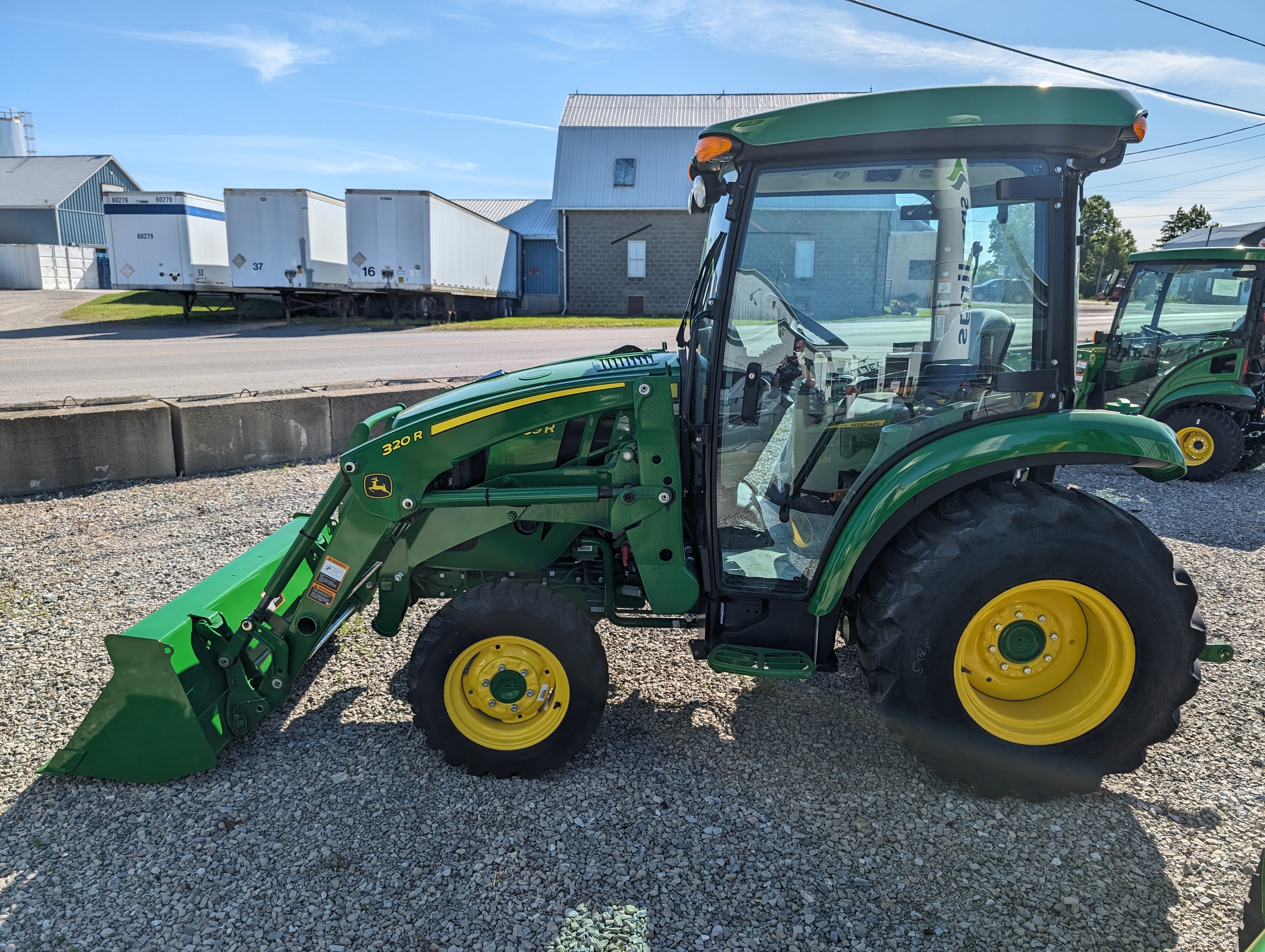 NEW – 2022 JOHN DEERE 3039R